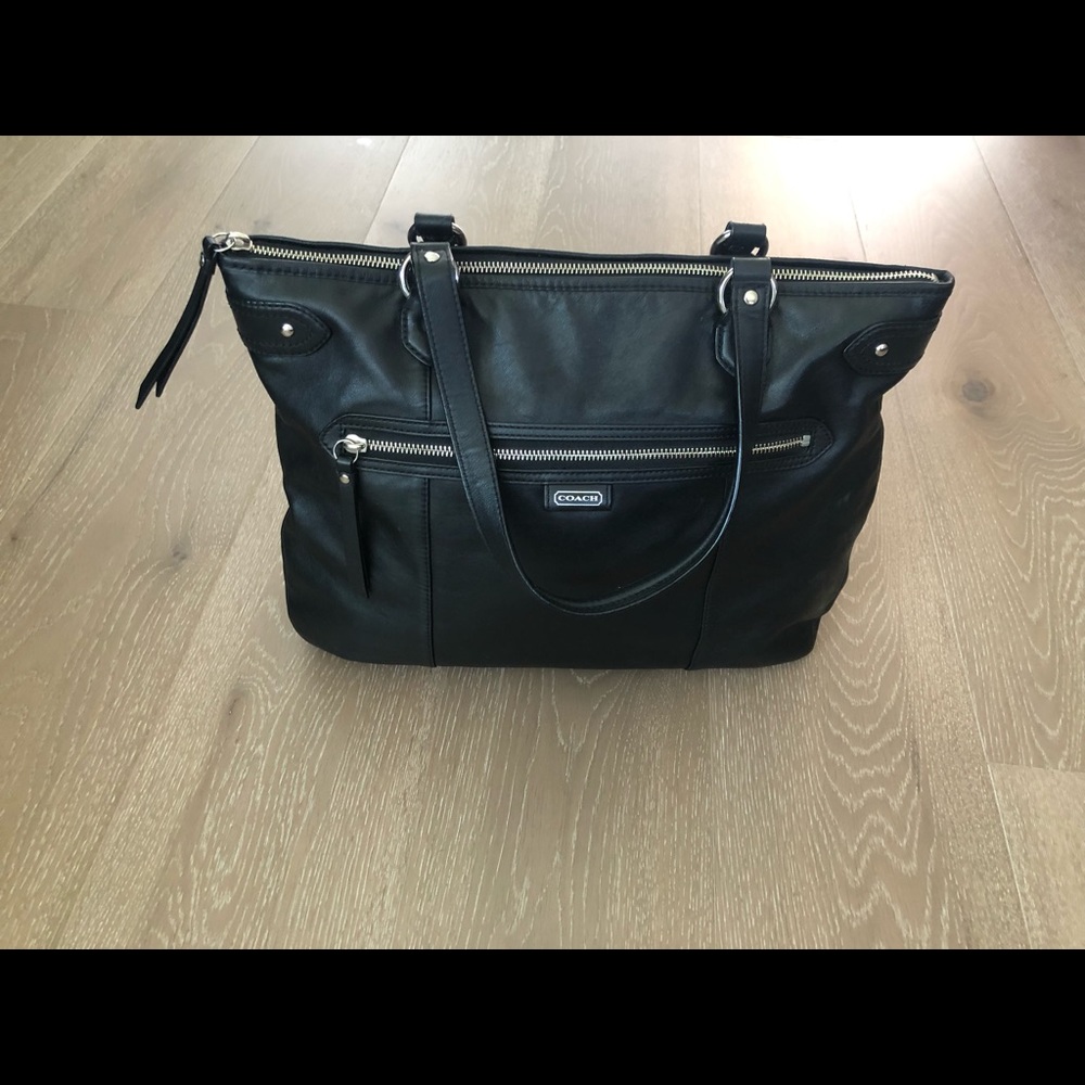 Beautiful Coach soft leather shoulder bag